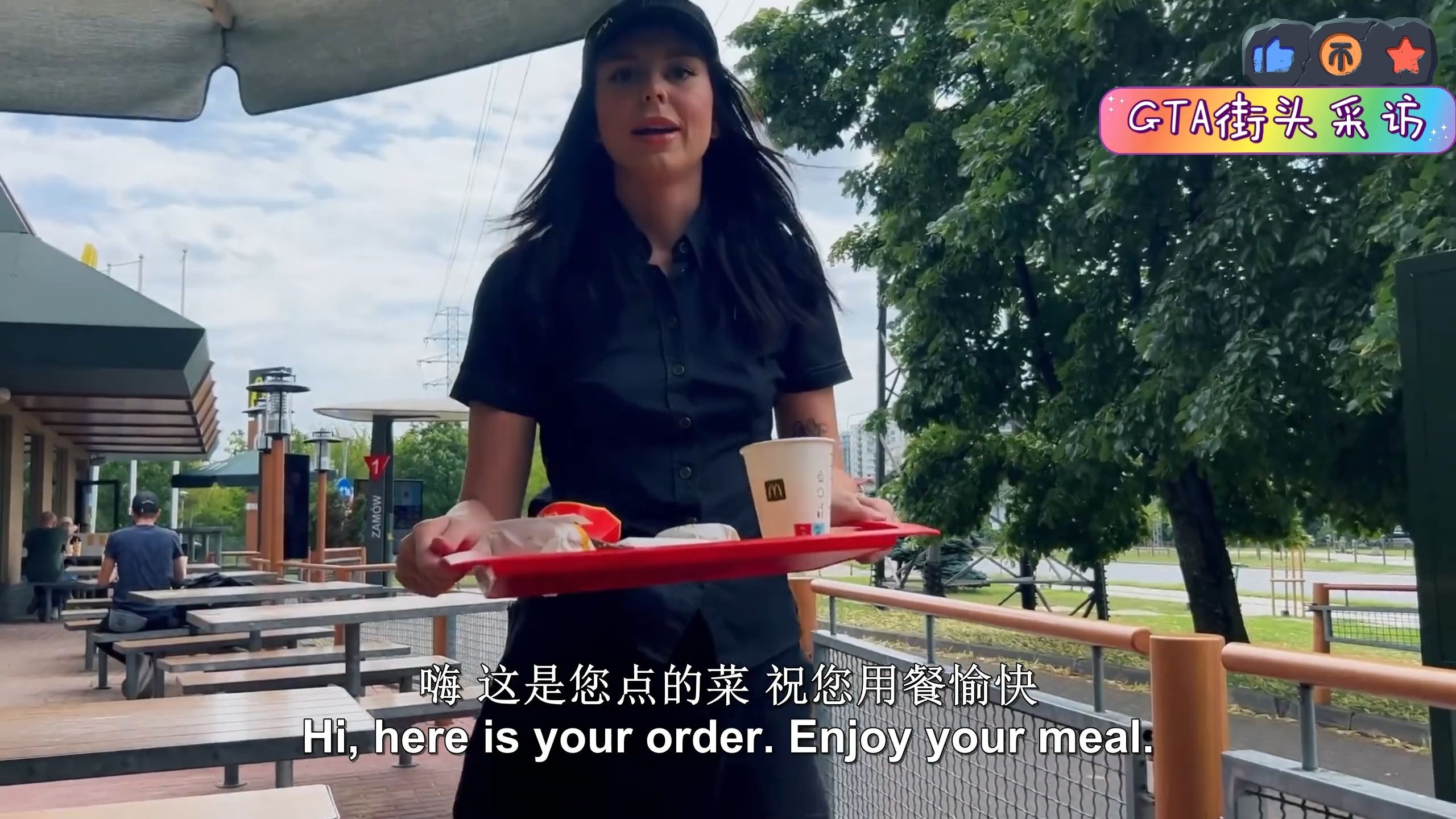 捷克街头-齐刘海彩色波波头的黑皮肤性感搜查官